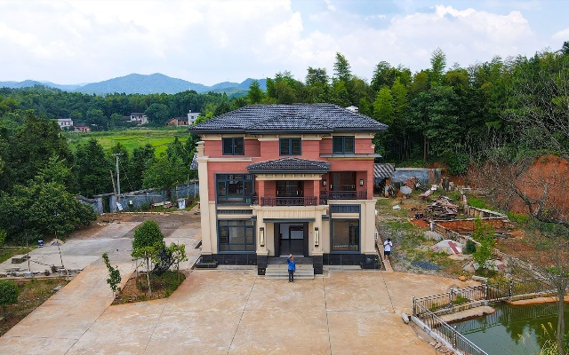 湖南湘潭自建农村别墅，占地120平造价90万，自家建房值得参考！