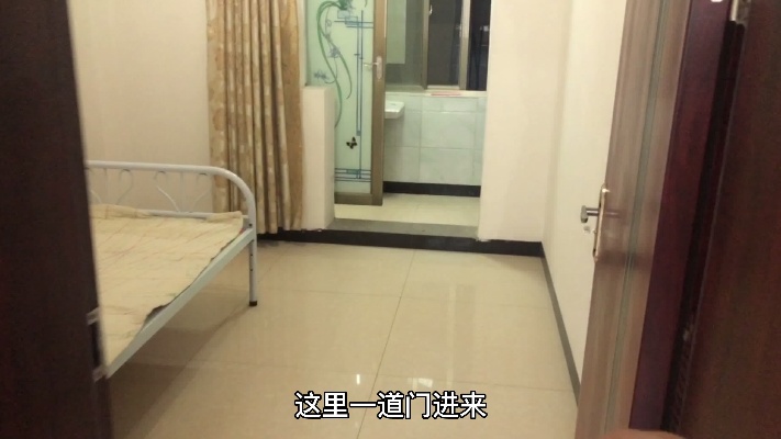 帮粉丝网友在云南曲靖找到的一室一厅房子，月租300，带沙发家具
