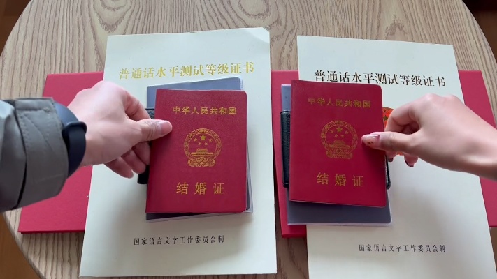 爱情长跑7年从校服到婚纱,新婚夫妻晒11个证细节亮了:每本都一样