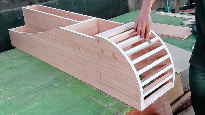 木工是如何制作电视柜