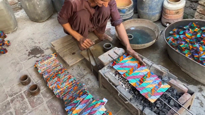 巴基斯坦女人必备之首饰-全手工制造-这是什么材料的？