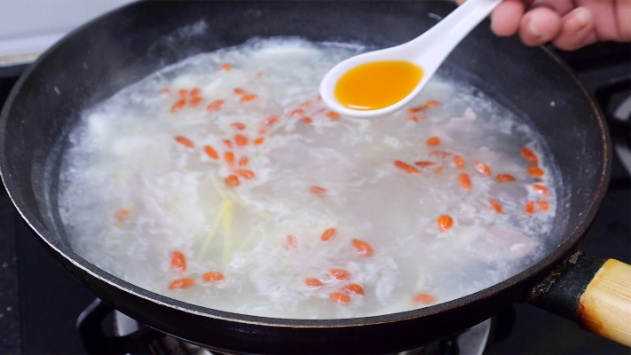广东人一年四季喝不腻的一锅生滚汤，教你正宗做法，简单好喝营养