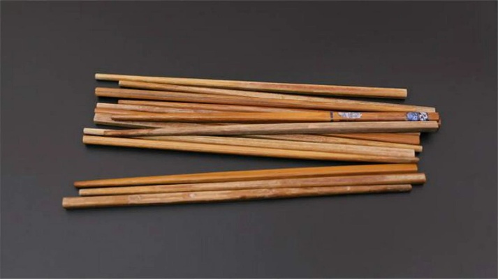 旧筷子一根别扔，用绳子绑一绑挂阳台，省钱又好用，家家都能用上