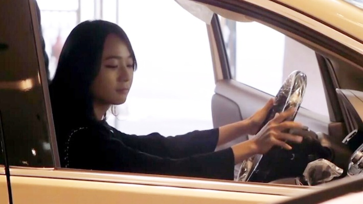 女人的虚荣心有多强?看完这部电影就知道了,现实往往更残酷!