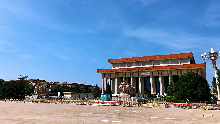 毛主席纪念堂后边50米，藏着一个景点，是国家象征，也是民族骄傲