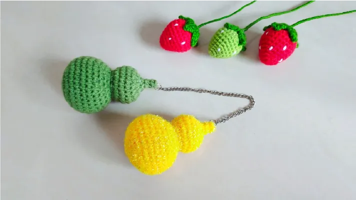 适合初学者钩织的小葫芦挂件，可爱又好玩，方法简单，赶紧钩一个