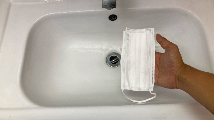 洗手池只需一个口罩，随时使用，不管多少污垢，擦洗一遍干净如新