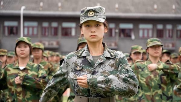 大三女生做教官带新生军训：曾入伍当兵是特战队队员