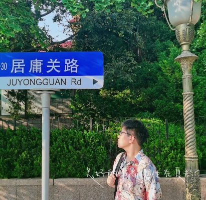 小张是一个悲观主义者,但是小张永远不会后悔自己的温柔