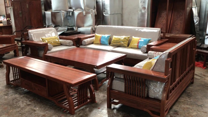 新款新中式软体沙发，简洁大气，红木家具也可以做的很时尚很舒服