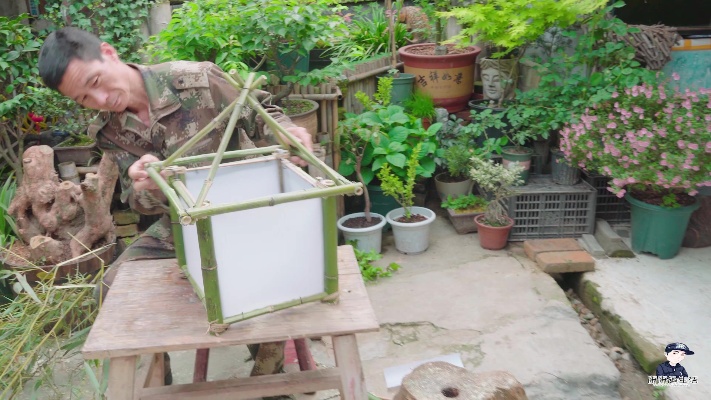 制作一盏传统庭院灯，农村大哥巧用竹子。开灯一瞬间，原来这么美