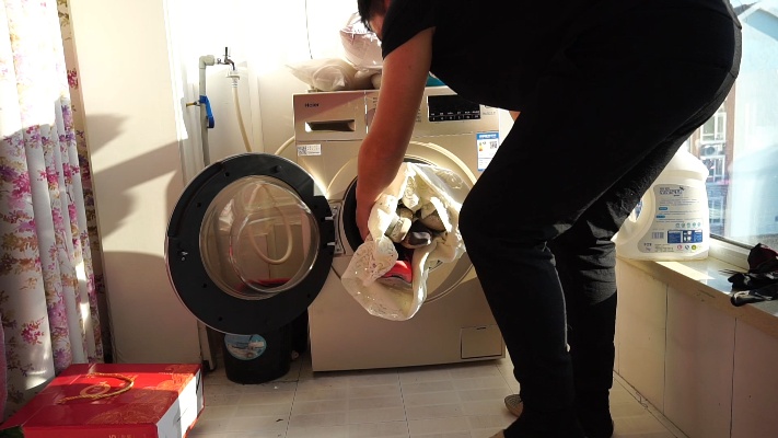 实验：使用海尔滚筒洗衣机，刷几双很脏的鞋子，洗衣机会报废吗