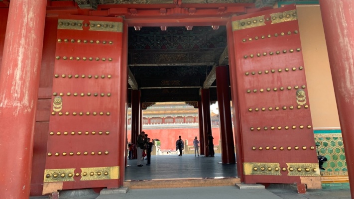 北京故宫的大门上，这些门钉这么多讲究