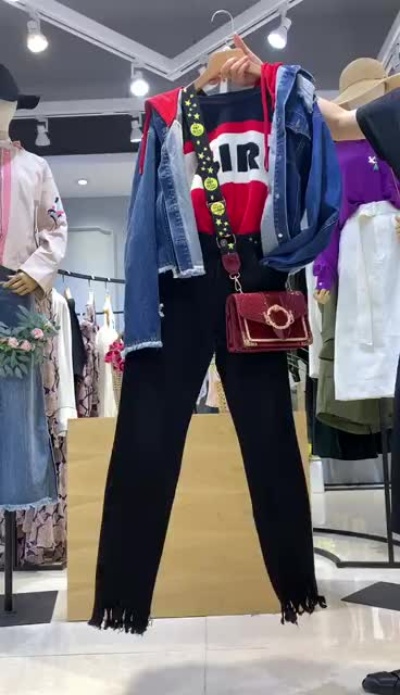 IAM27年轻潮牌品牌女装专柜尾货批发 广东实体服装加盟店拿货市场