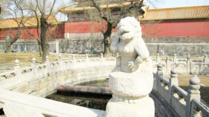 北京故宫旅游第一大禁忌，门口第一排有个怪状狮子千万不能摸