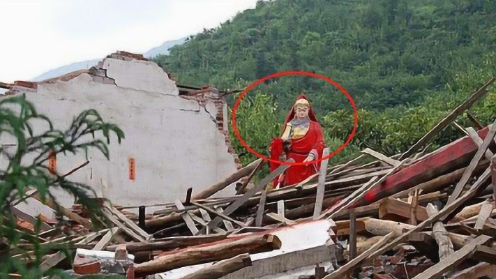 为什么汶川地震楼倒了，而佛像却完好？预示着什么？老禅师说出真相