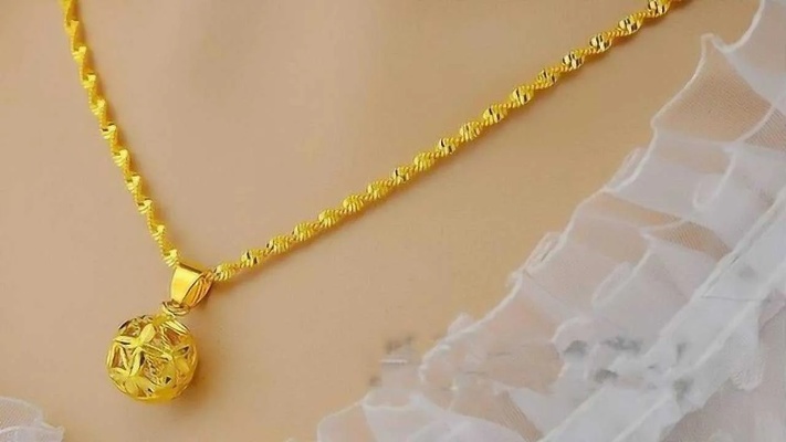 女人戴“黄金项链”时，谨记“3不要”，好多人不知道，总在犯！