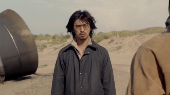 小伙用温水煮青蛙实验,告知兄弟这是现实,结果锅盖最现实