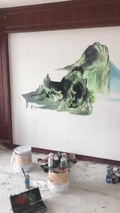 我手画的个人家别墅屋里西面墙，中国画水墨山水。照着照片用铅笔在乳胶漆墙上打稿、涂颜色在墙上直接手画的