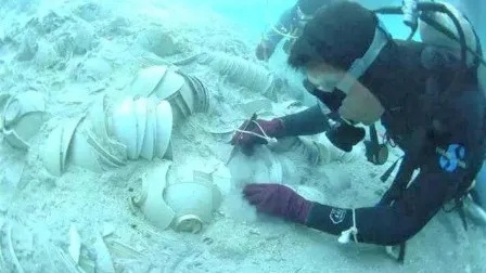 韩国渔民捞出中国“海底墓”，出土几十亿文物，中国专家：请归还