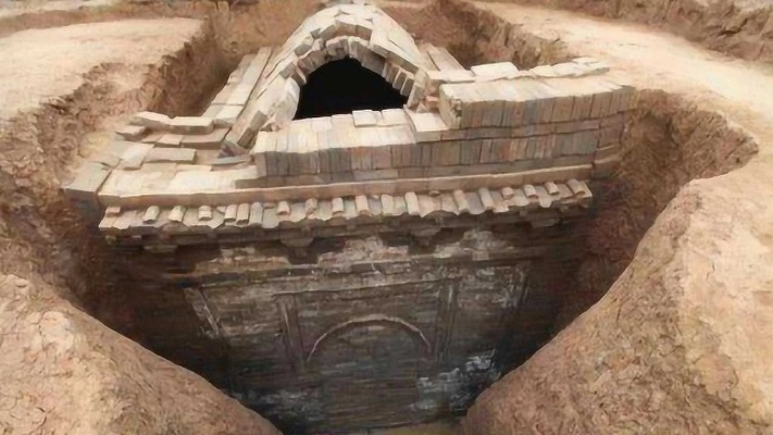 地下发现朱砂必定有帝王大墓。古代普通人根本不允许使用朱砂