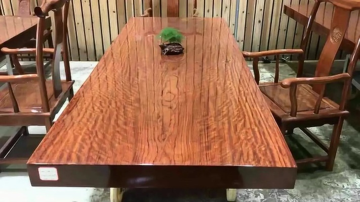 一块原木实木大板桌，古典与现代完美结合，用于办公桌非常高档