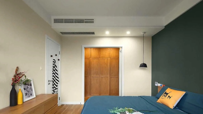 卧室选中央空调还是分体式挂壁机？看看性能对比就知道，附安装技巧