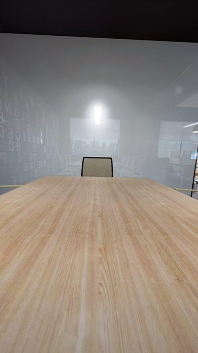 办公室装修设计-会议室装修设计之现代风格发布！（实用介绍：墙面的白色烤漆玻璃可以写字也可以直接放投影）#办公